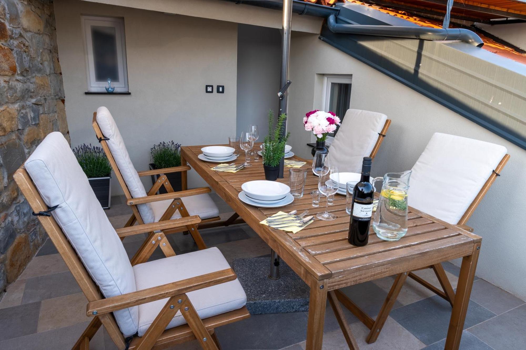 Via Paradiso Apartments ไพราน ภายนอก รูปภาพ